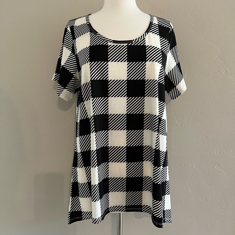 LuLaRoe “Classic” Tee